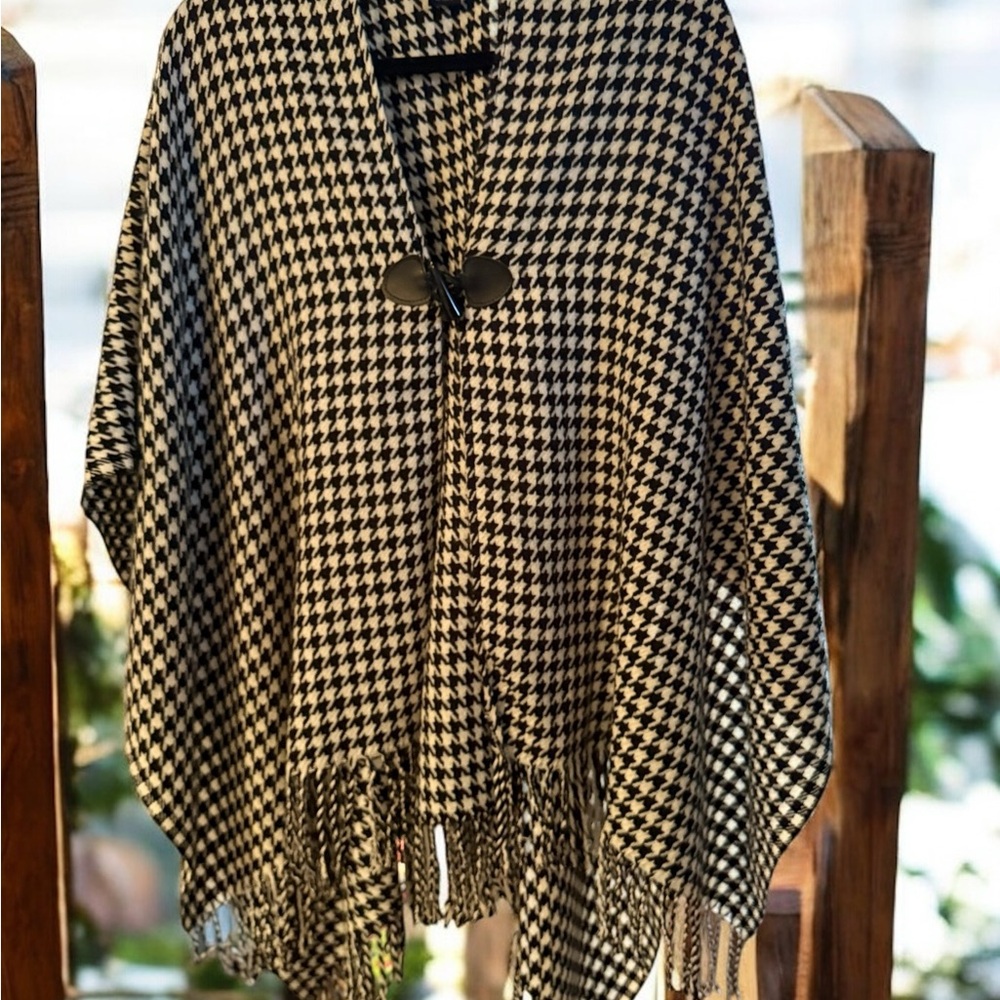 Chic Houndstooth Poncho